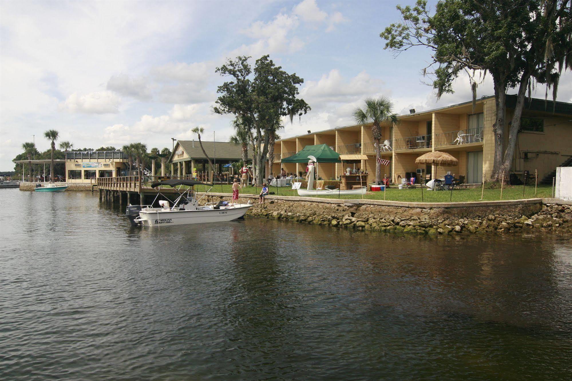 The Port Hotel And Marina Crystal River Exterior photo